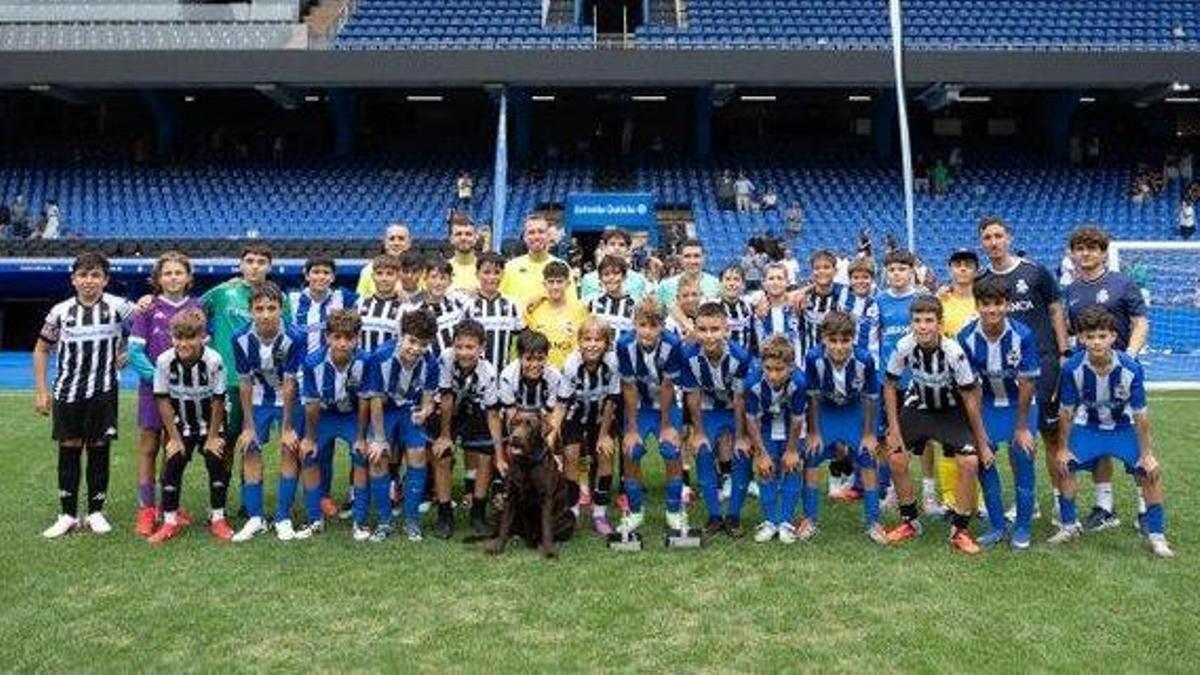 El Dépor y el Victoria alevín, con Oito