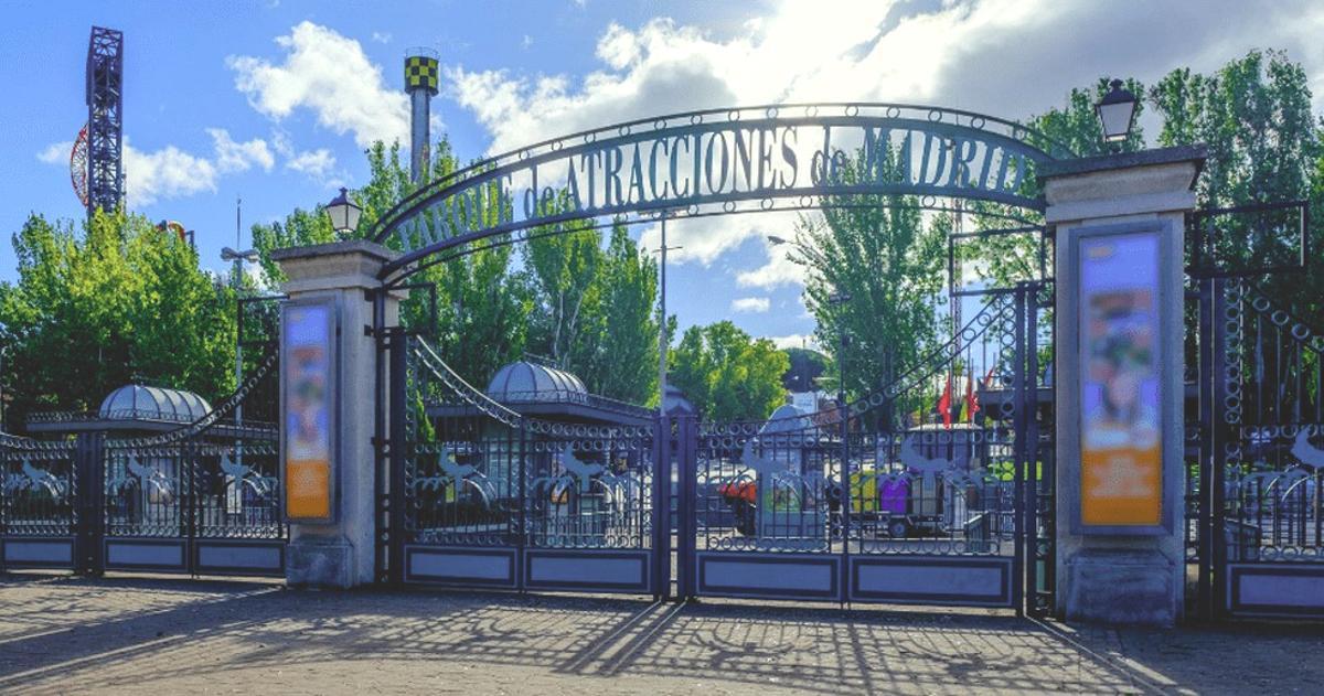 Puerta de acceso al Parque de Atracciones de Madrid.