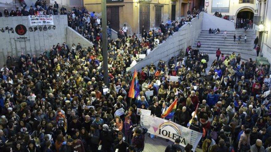 Concentració de suport als dos nois agredits, dilluns, a la plaça de Sant Pere de Berga