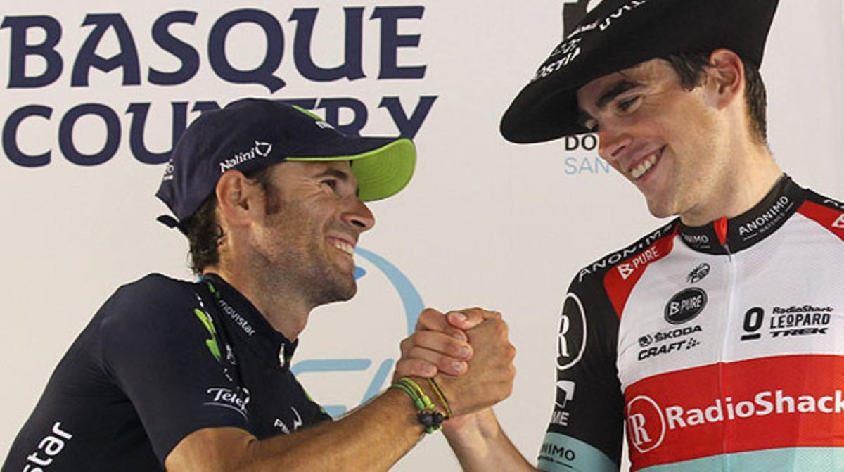 Alejandro Valverde (esquerra) felicita Tony Gallopin, al podi de la Clàssica de Sant Sebastià.