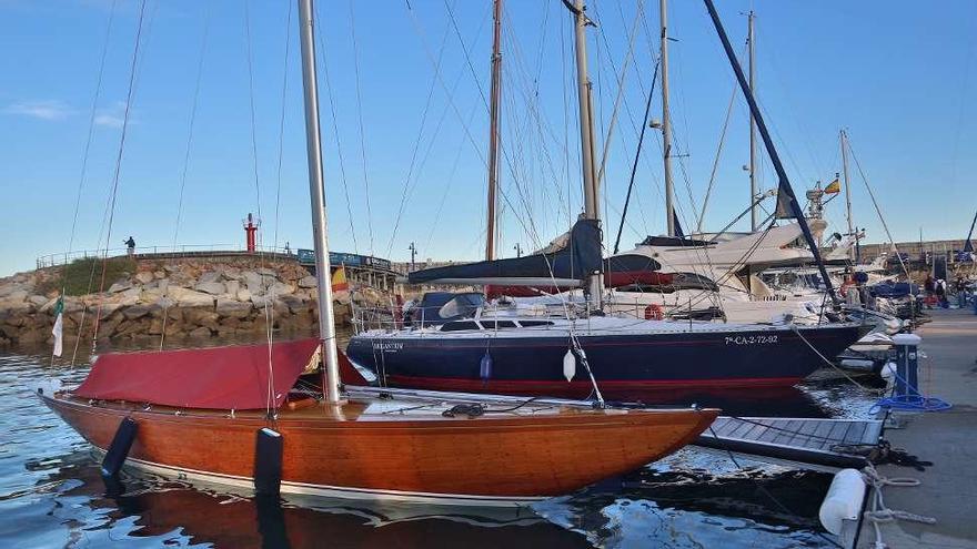 Los barcos esperan la Regata Islas Atlánticas amarrados en Pedras Negras. // Muñiz