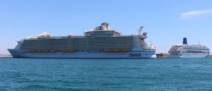 El Harmony of the Seas hace escala en Málaga