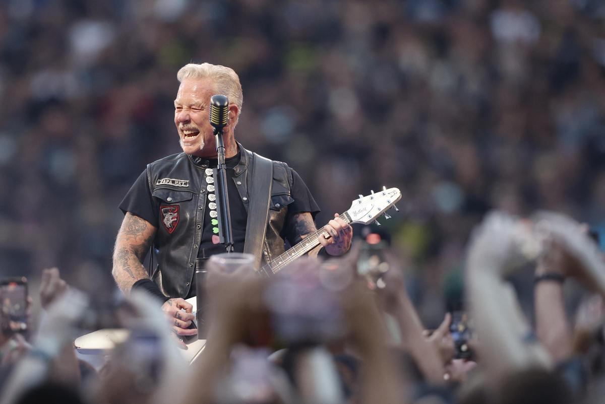 Metallica, durante su actuación anoche en el estadio Metropolitano de Madrid
