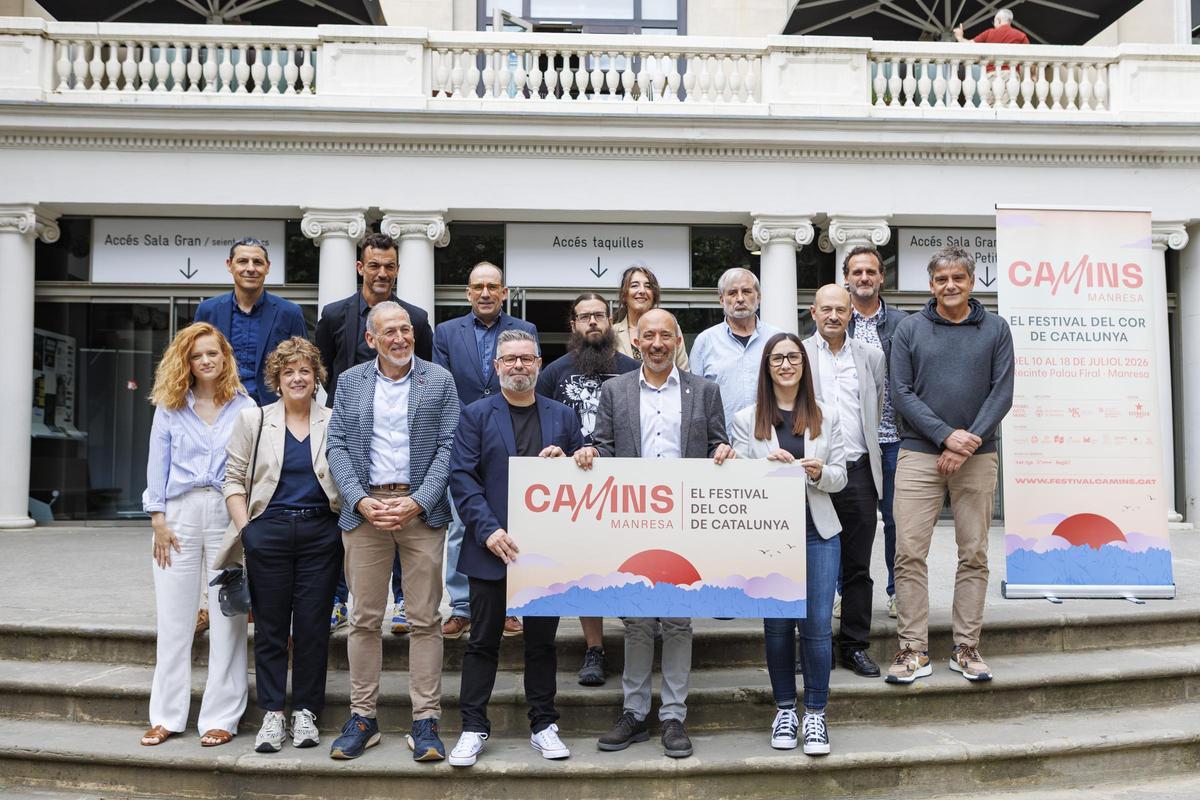 Representants de les entitats que col·laboren amb el festival. En primer terme, amb el cartell, Xavi Pascual, Marc Aloy i Tània Infante