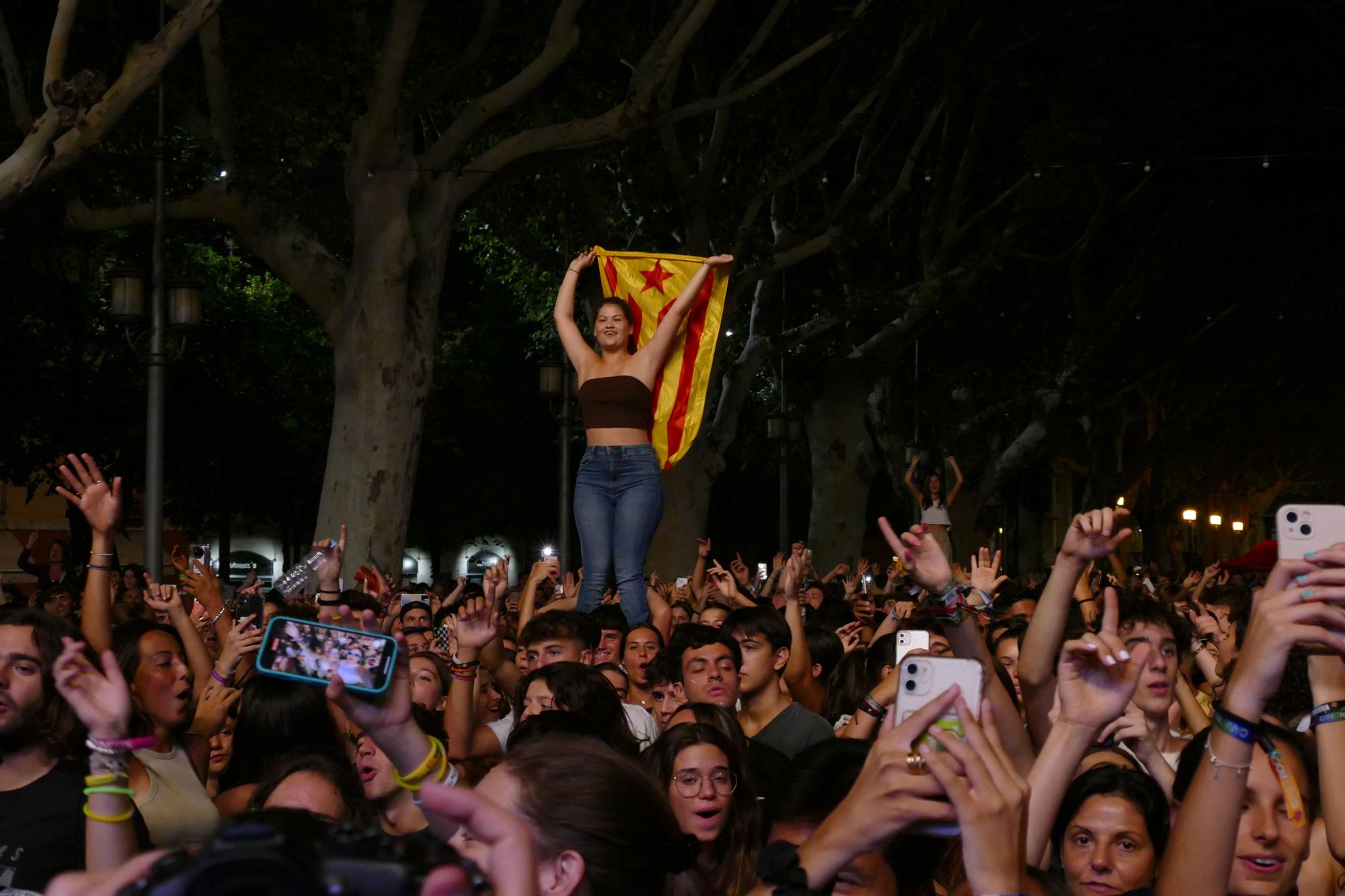 Llum, foc, confeti i molta música a la tercera nit d'Acústica