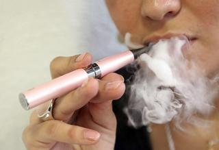 EEUU aprueba comercialización del IQOS, cigarrillo electrónico con nicotina