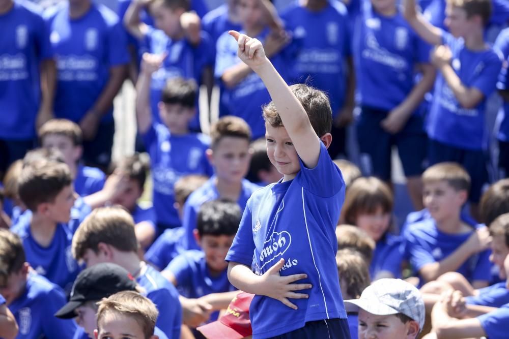 Visita de Mata al campus del Real Oviedo