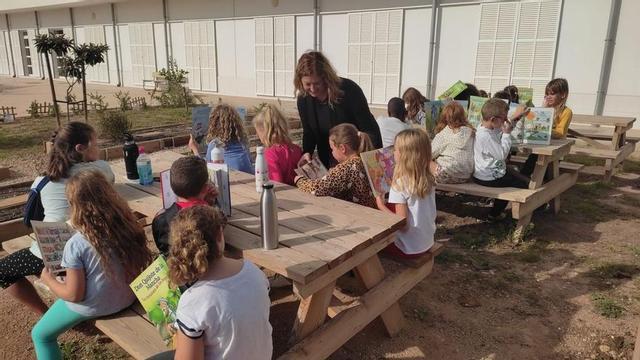 Es profesora de Primaria en el colegio Mestre Pere Garau de Son Macià.