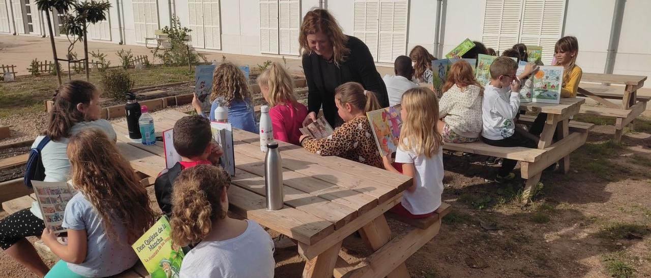 Es profesora de Primaria en el colegio Mestre Pere Garau de Son Macià.