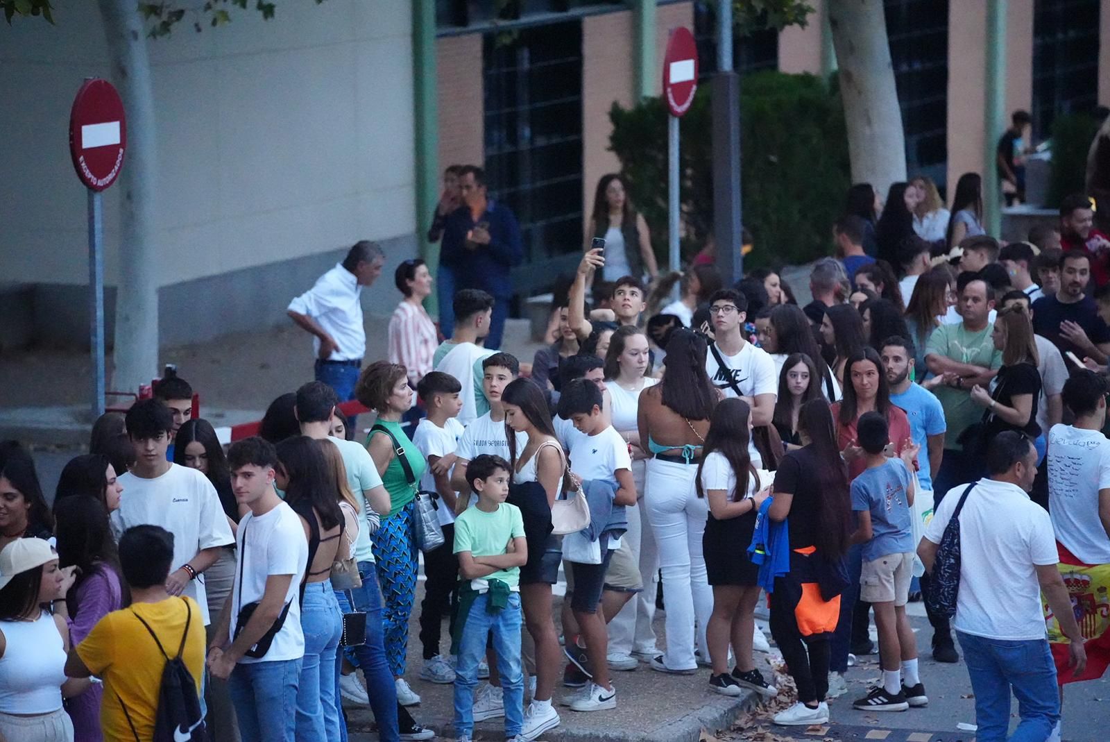 Miles de personas forman colas de horas para ver a Quevedo