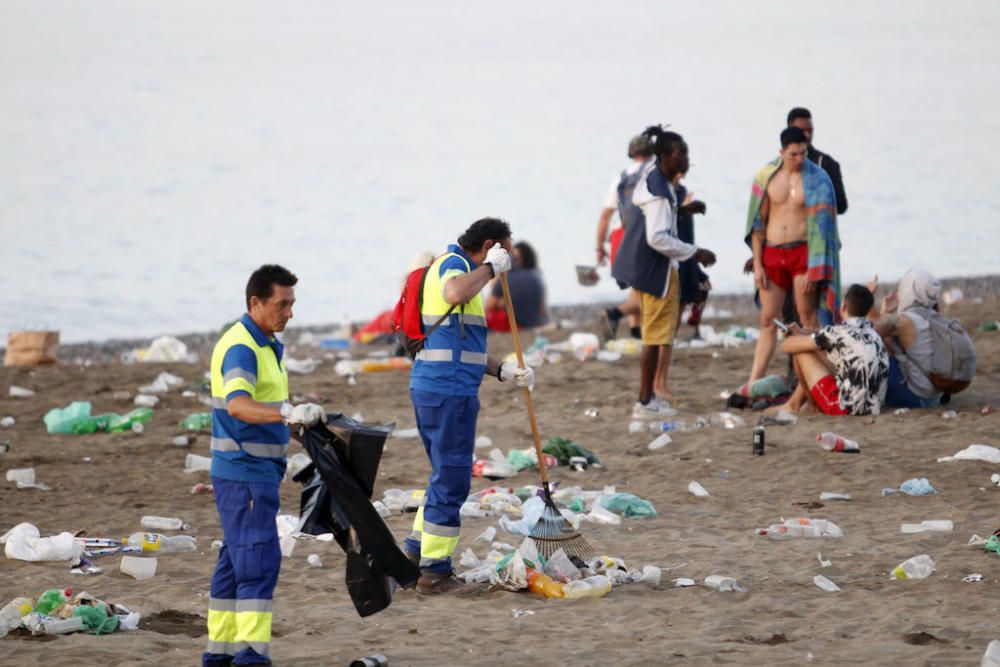 Así quedaron las playas tras la Noche de San Juan.