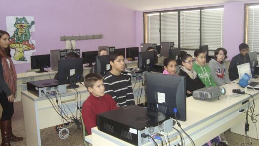 Alumnos del colegio «Sansueña» en la charla sobre redes sociales.