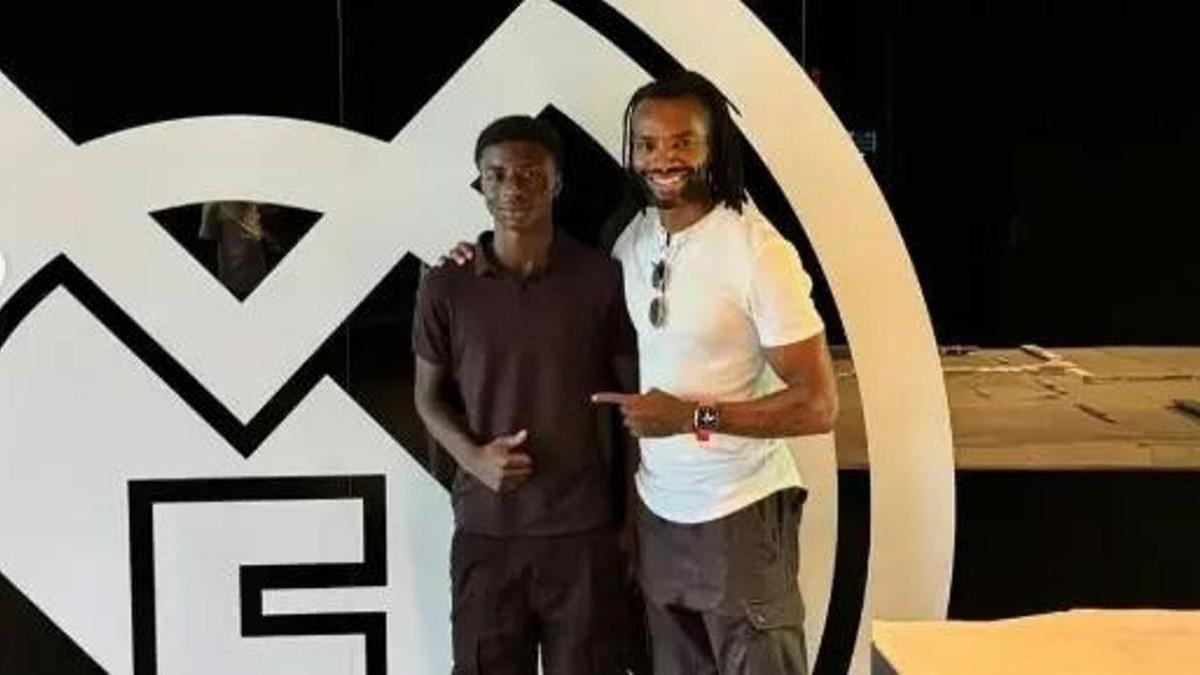 Moctar Cherif Fofana con Javier Balboa, su representante.