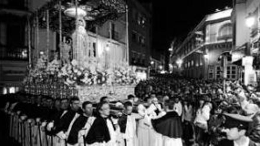 El Cristo Negro llena Cáceres