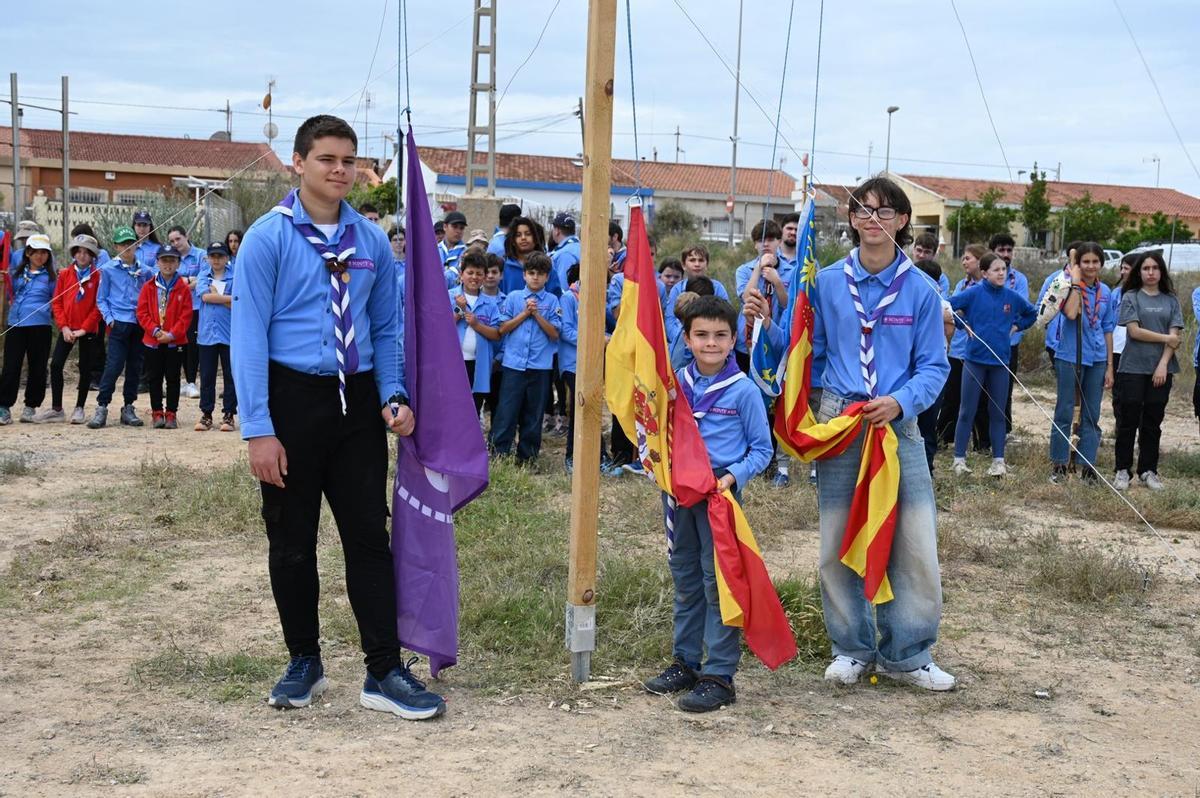 Una marea azul del uniforme scouts inunda El Campello transmitiendo valores y respeto al medio ambiente