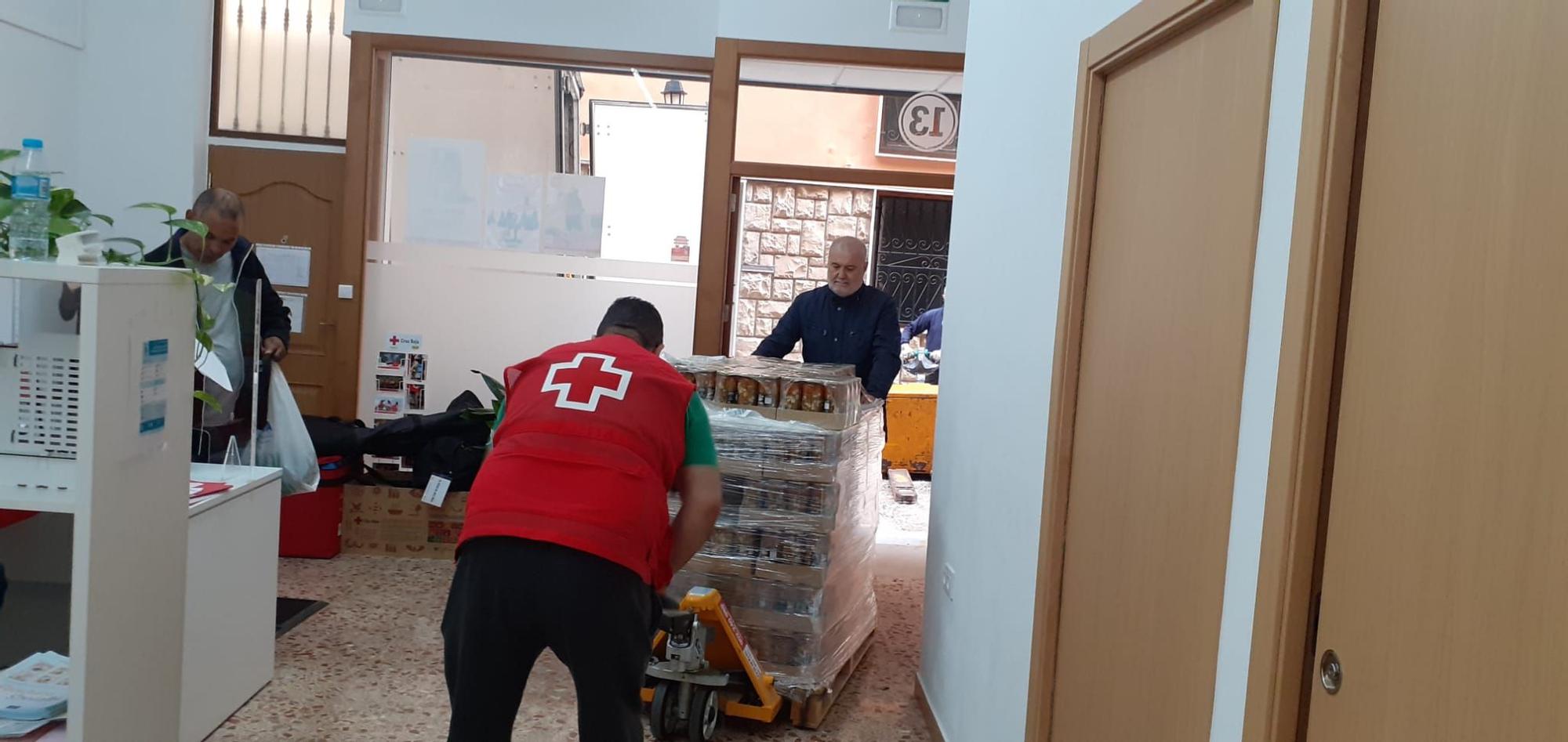 Cruz Roja reparte en Xàtiva más de 17 toneladas de alimentos