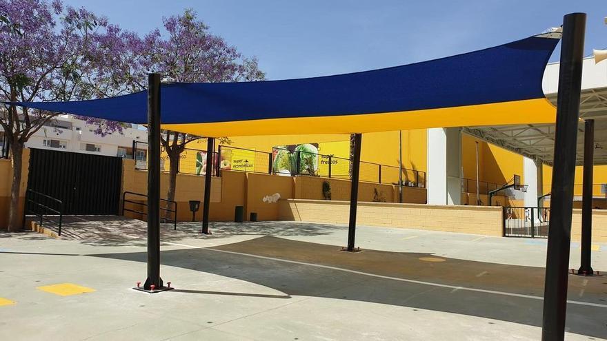 Alhaurín de la Torre inicia la instalación de toldos en todos los colegios