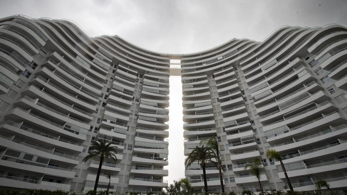 Bloque de apartamentos de lujo en Canet d'en Berenguer.