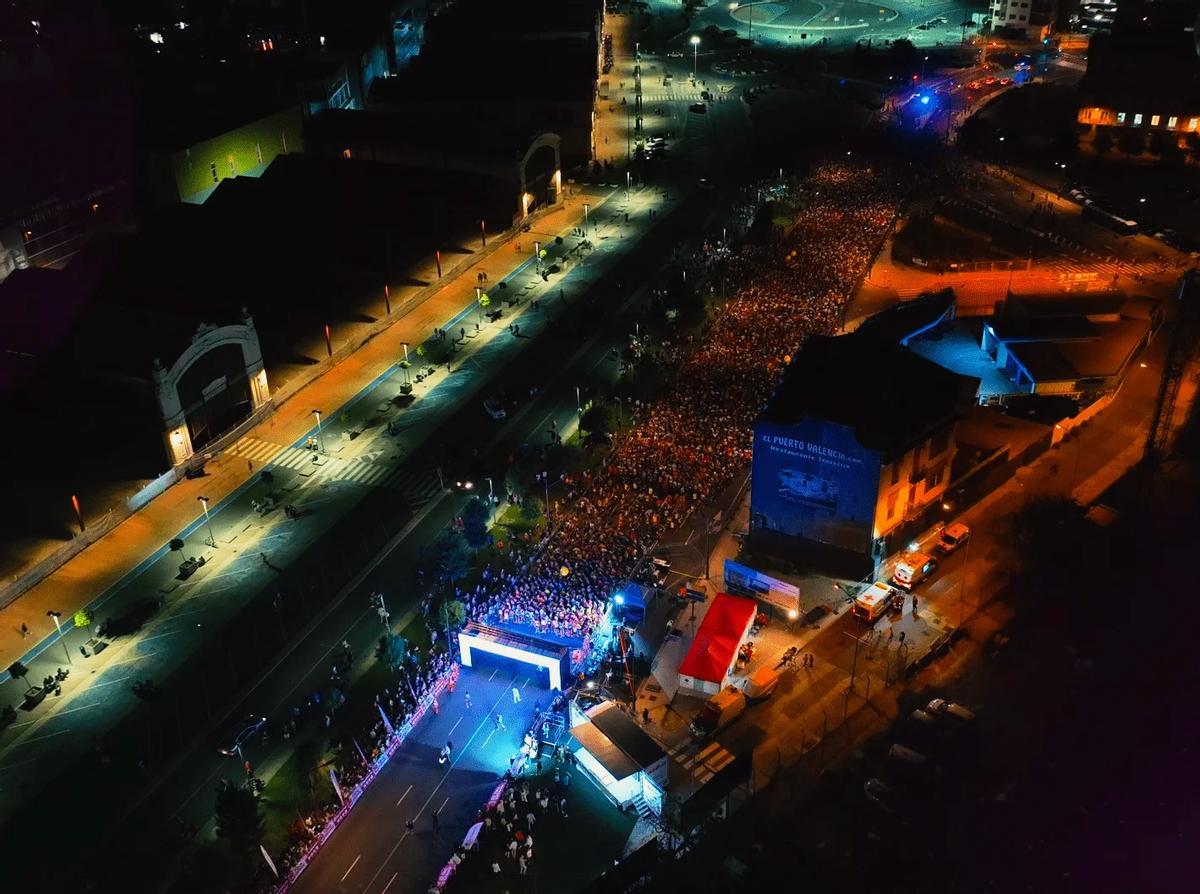 La emblemática cita nocturna del running en Valencia ya enfila su recta final hacia una edición que promete ser histórica y que batirá un nuevo récord de participación.