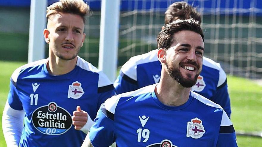 Granero, en primer término, y Galán, ayer en Riazor