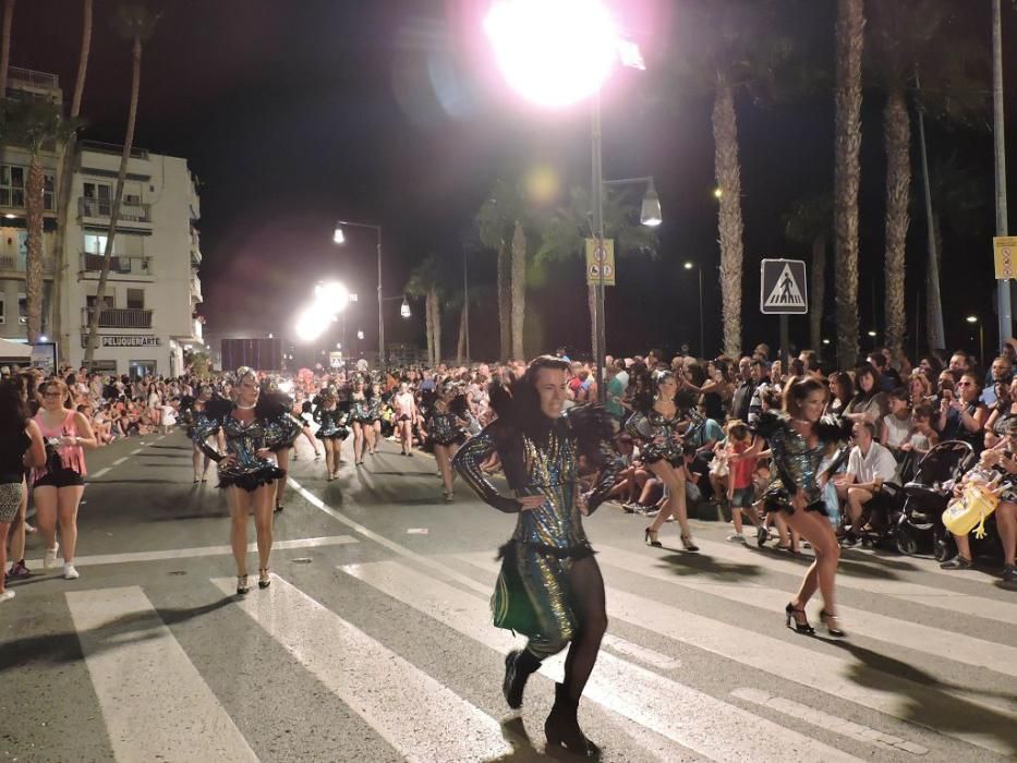 La bahía de Águilas se transforma en un gran teatro en su Carnaval de verano