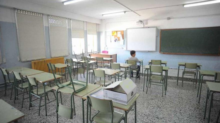 Una de las aulas del instituto Castro Alobre con un solo alumno. // Iñaki Abella