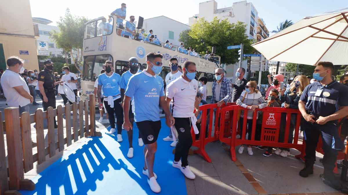 Imágenes de la celebración en casa de la UD Ibiza