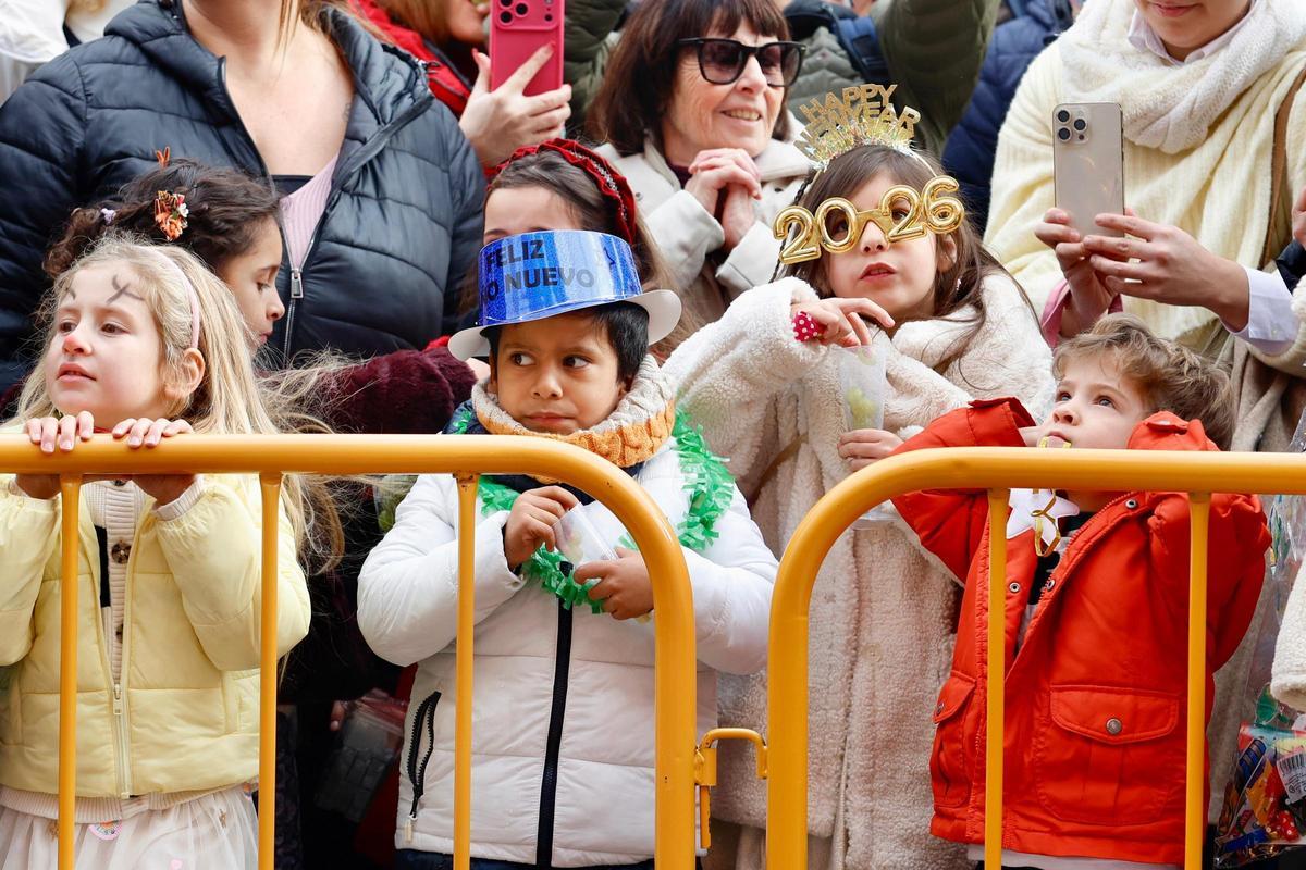 Miles de niños se adelantan a las campanadas con la 'Nochevieja infantil' de València