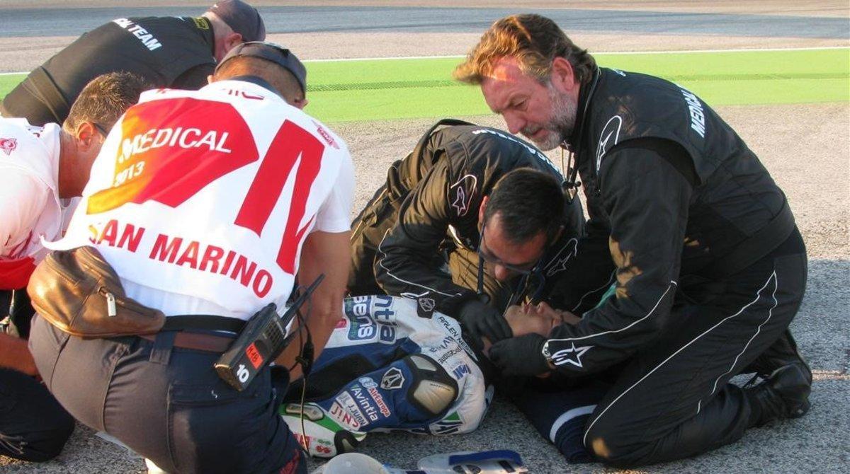 Dr. Ángel Charte, on the right, in an accident simulation, in Misano.