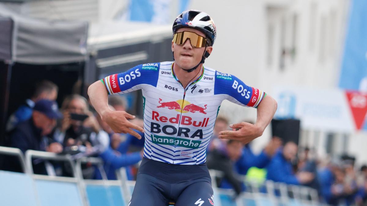 Evenepoel celebra la victoria en la etapa reina de la Volta a la Comunitat Valenciana