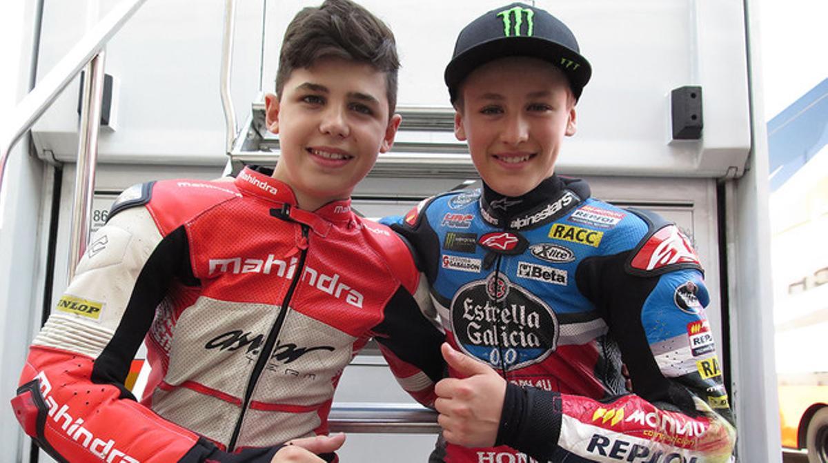 Els joveníssims pilots valencians Aaron Polanco i Jaume Masiá posen a Montmeló en pla col·lega. Els joveníssims pilots valencians Aaron Polanco i Jaume Masiá posen a Montmeló en pla col·lega.