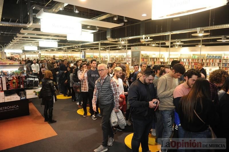 Ruth Lorenzo presenta 'Loveaholic' en la FNAC de Nueva Condomina