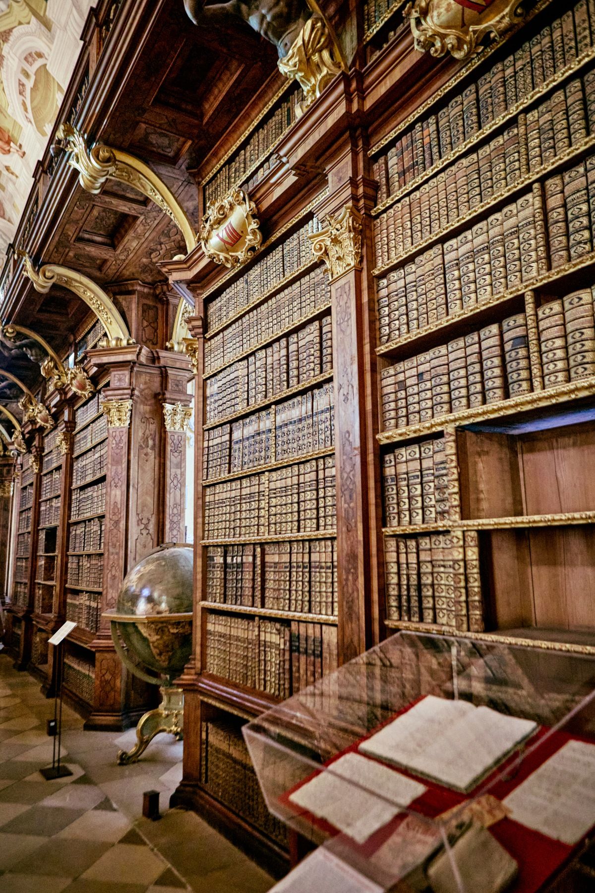 La biblioteca de la abadía de Melk alberga una extensa colección de manuscritos.