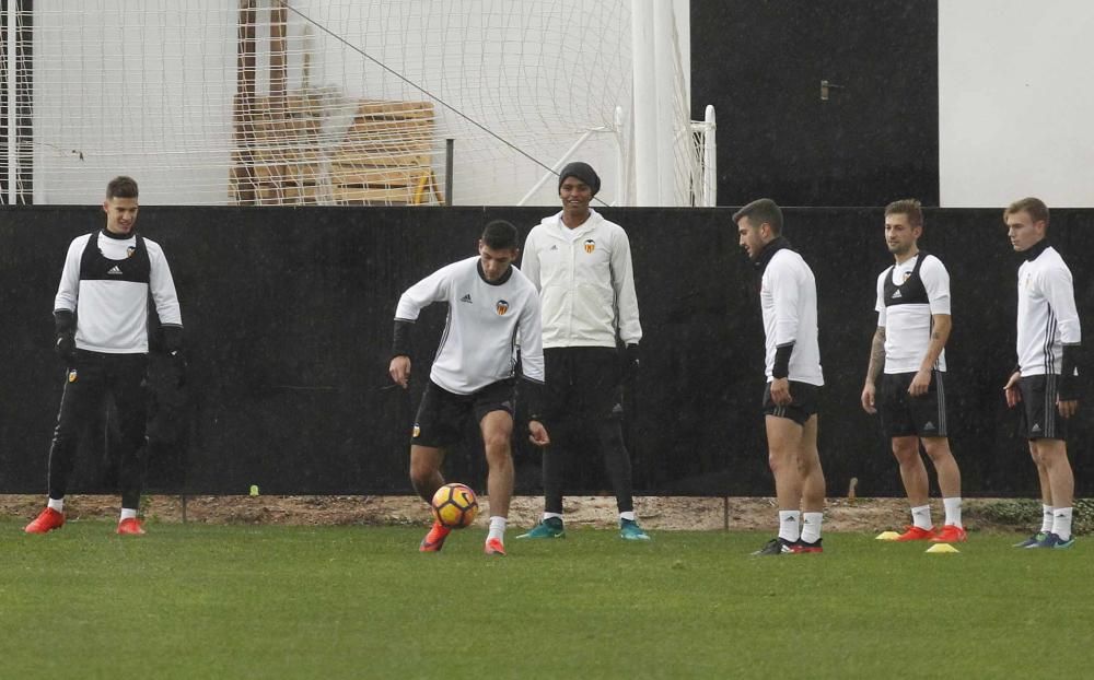 Las mejores imágenes del entrenamiento del Valencia de este domingo