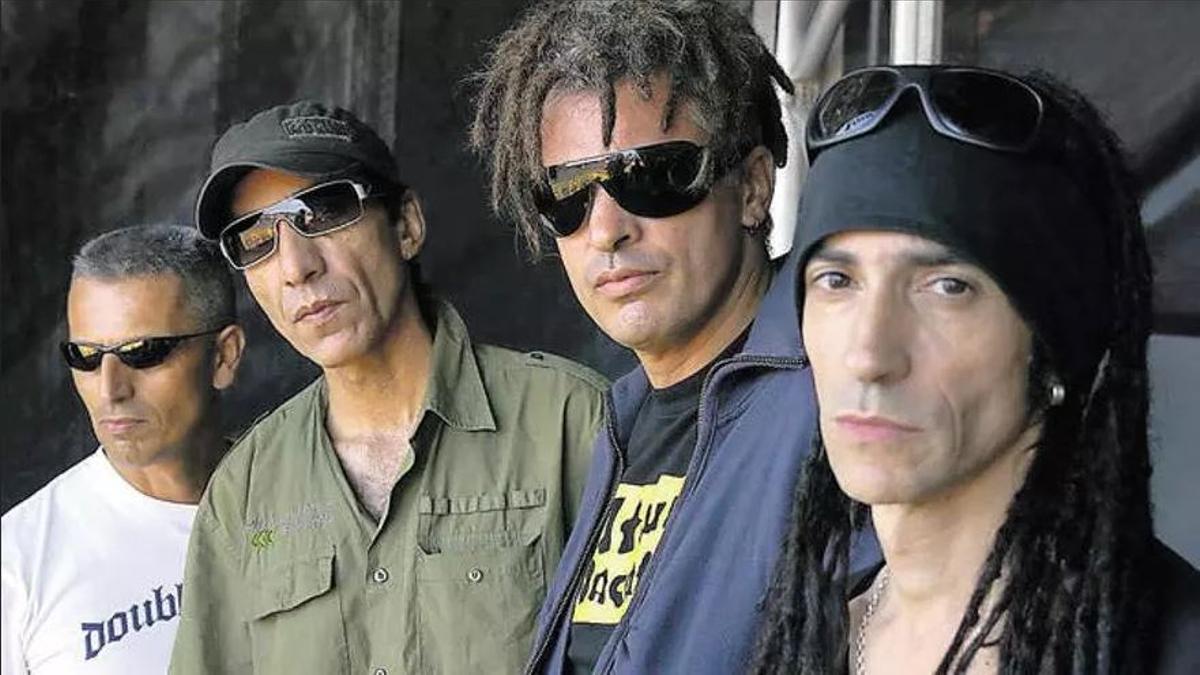 Pistol, segundo por la izquierda, junto a sus compañeros de Ataúd Vacante.