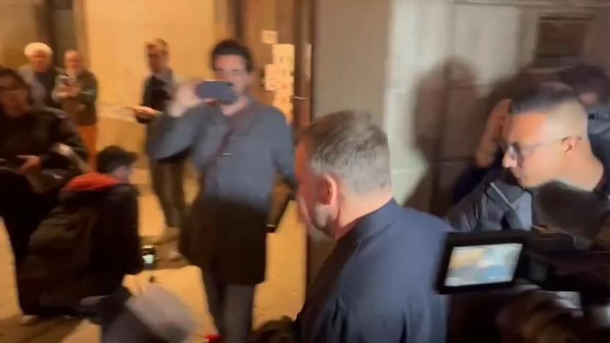 Flick asiste a la presentación del libro de Laporta en pleno proceso electoral