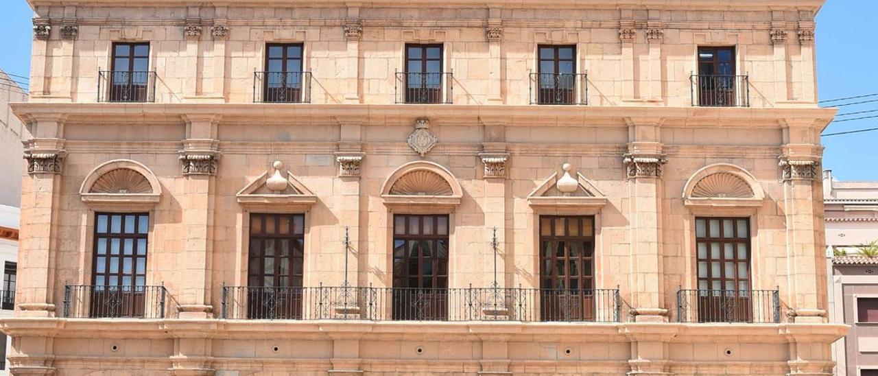 Fachada del edificio noble del Ayuntamiento de Castellón desde donde el Acord de Fadrell gobierna la ciudad.