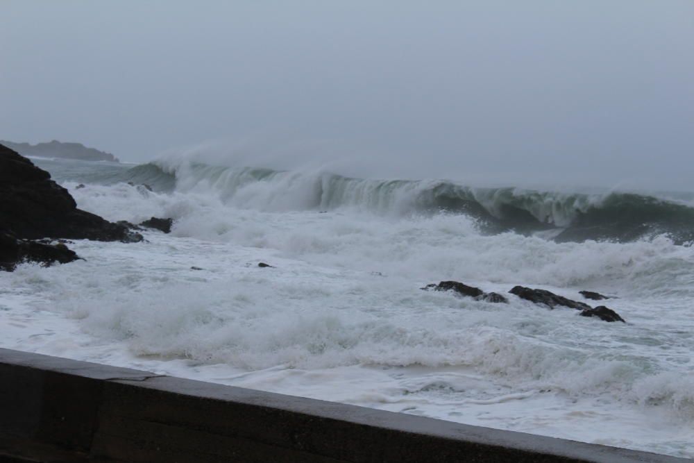 El temporal castiga la costa empordanesa