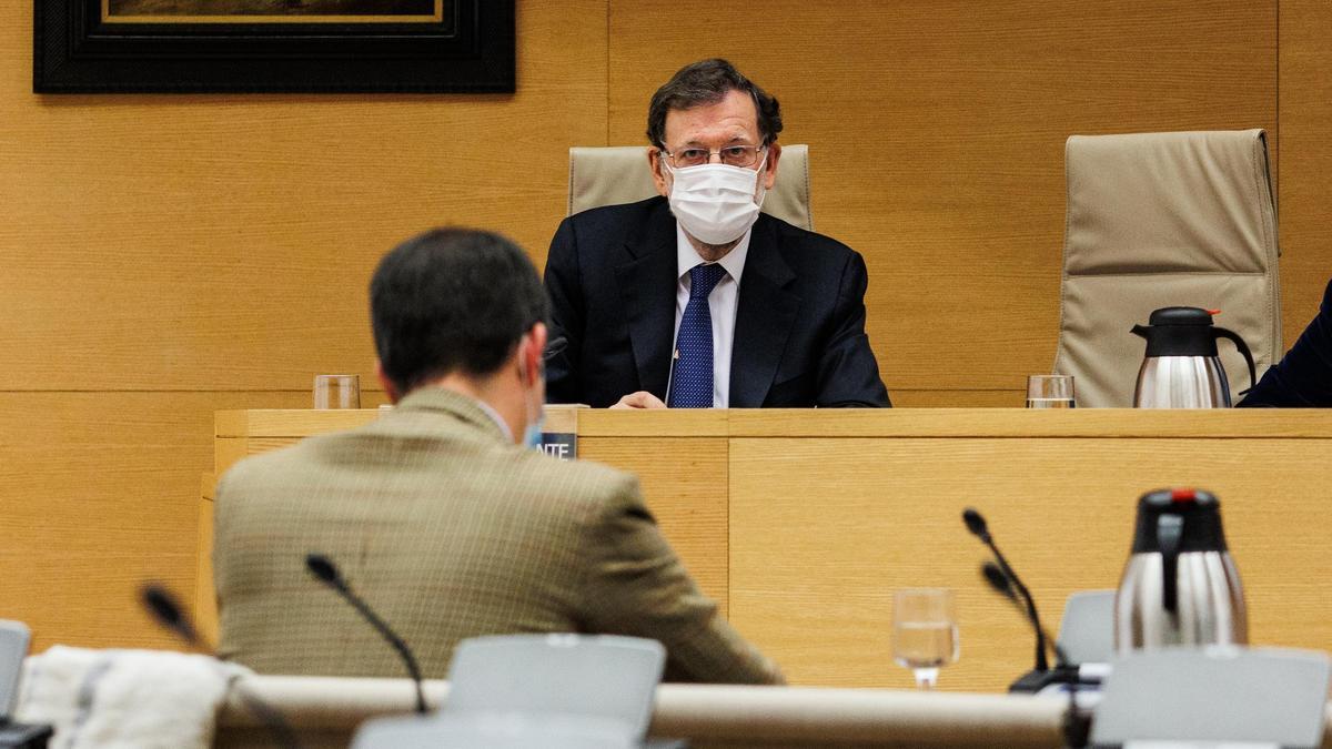 El expresidente del Gobierno Mariano Rajoy al inicio de su comparecencia en la comisión.