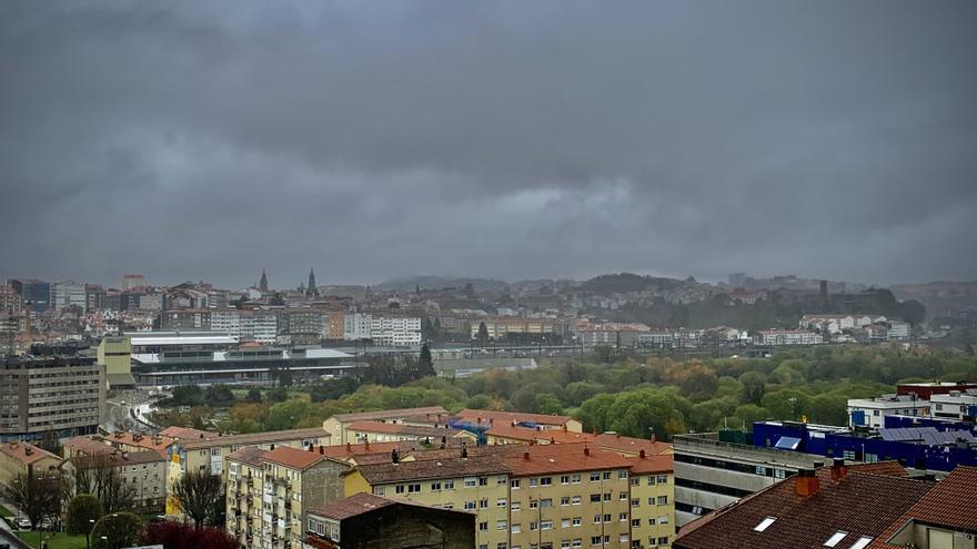 Unha nova fronte fría chega este xoves a Galicia e traerá chuvia a Santiago ata o domingo