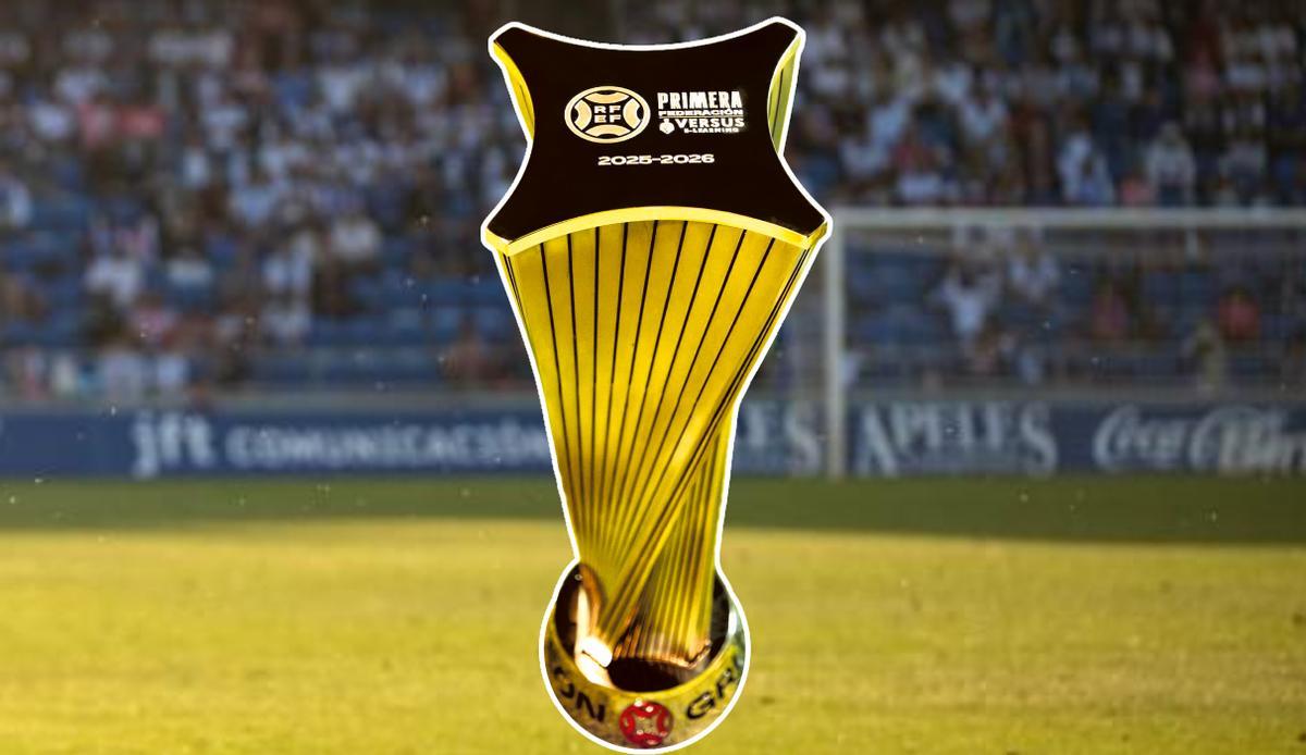 El trofeo para el campeón de grupo de Primera RFEF.