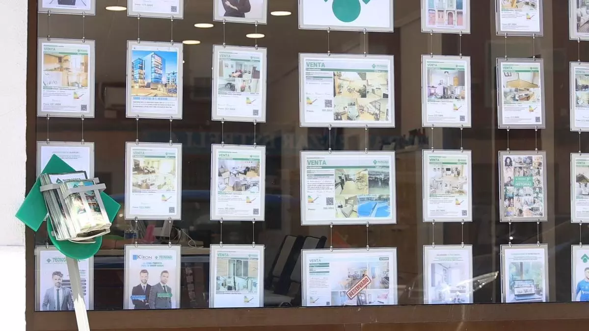 El precio del metro cuadrado de VPO fijado por Llorca supera en 400 euros el de la vivienda nueva en Valencia