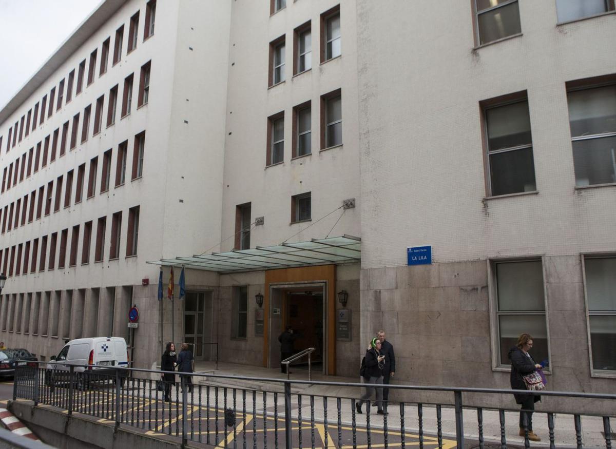 Fachada del ambulatorio de La Lila (Oviedo). | Fernando Rodríguez