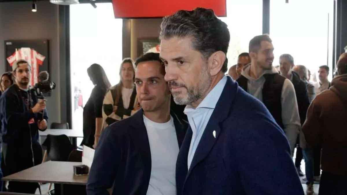 Por la izquierda, Borja Jiménez y Alejandro Irarragorri, en la apertura del establecimiento hostelero de Mareo