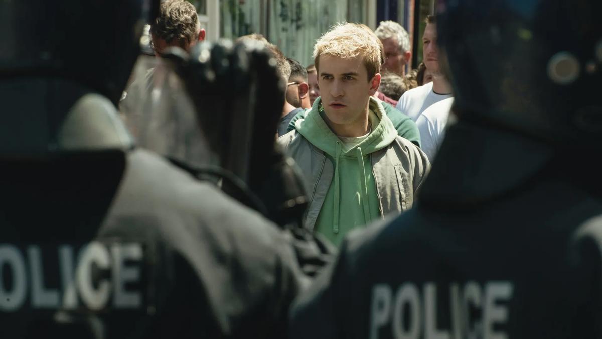 Callum Scott Howells (Owen) en una imagen de la miniserie 'The way'