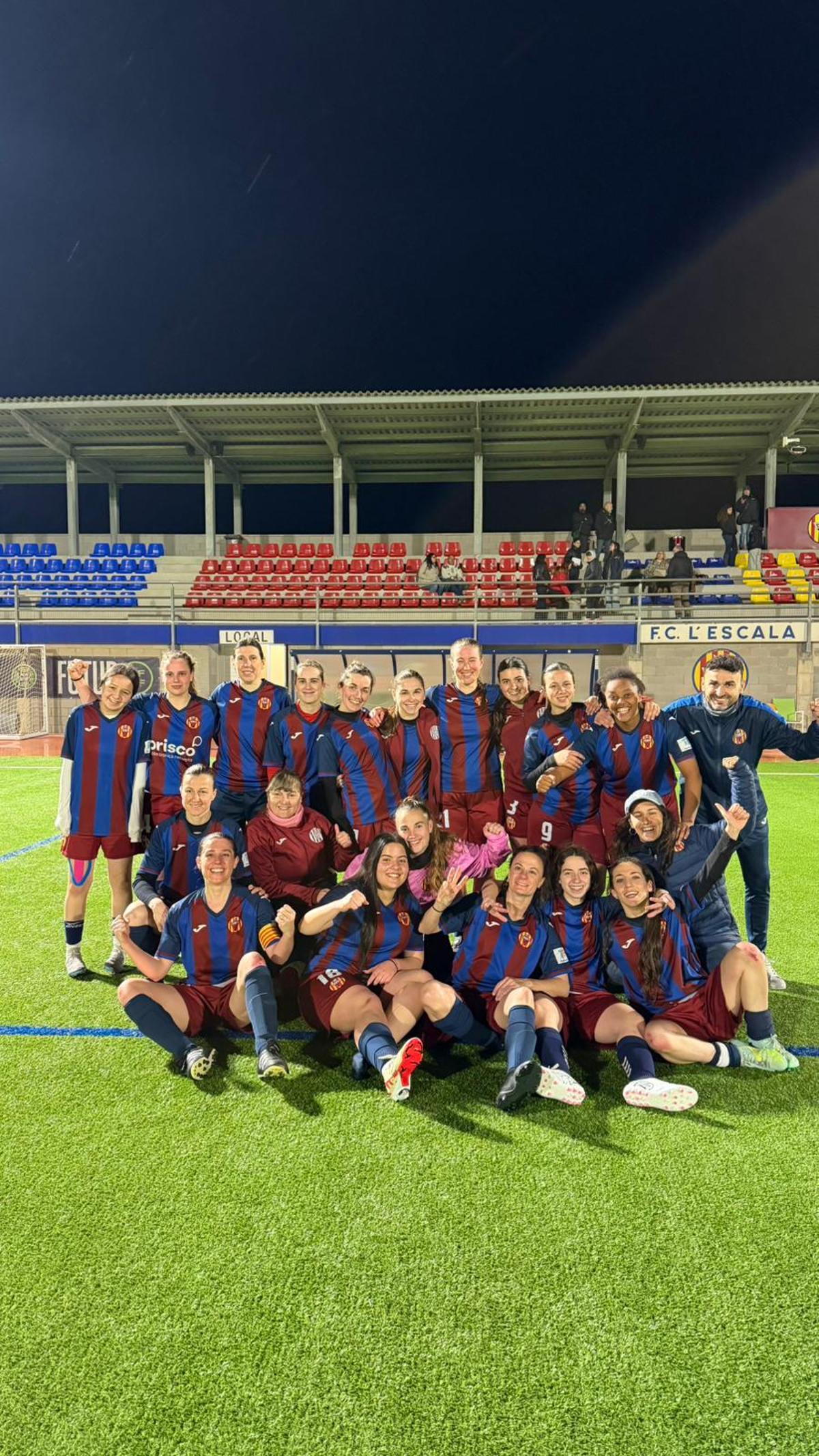 La plantilla del sènior femení de l'Escala 2025/2026.
