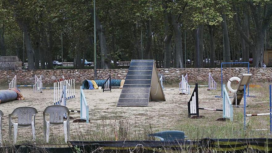 Les instal·lacions del club esportiu d&#039;obediència i habilitat de gossos, al parc de la Devesa.