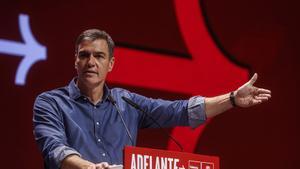 Sánchez defiende los pactos para sacar adelante derechos y acusa al PP de pactar con Vox para recortar libertades