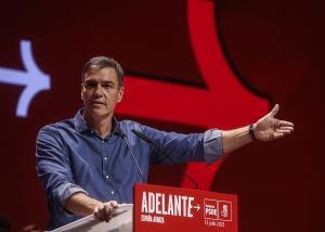 Sánchez apel·la a l’agenda social per mobilitzar el vot progressista davant l’adversitat