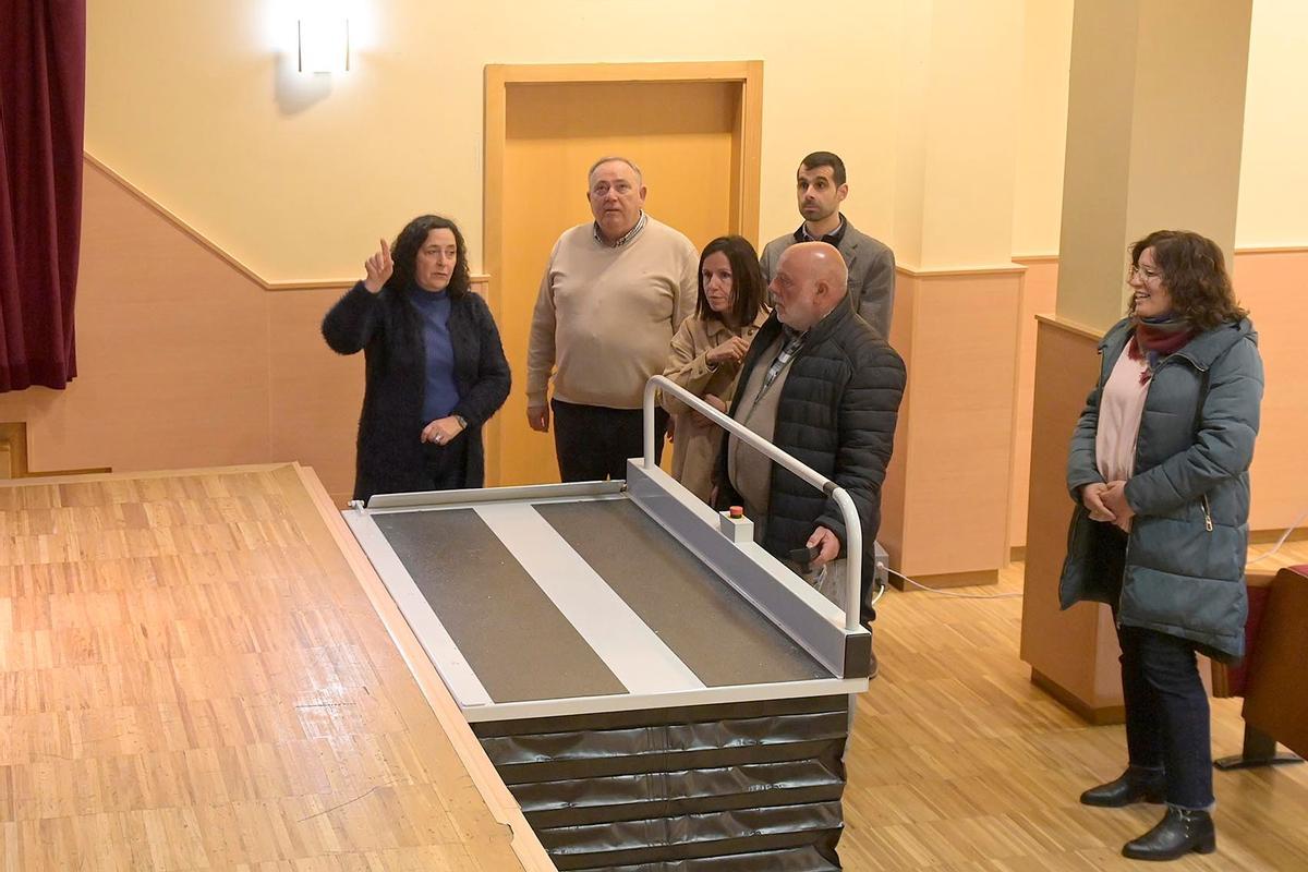 Unha das melloras foi a instalación dunha plataforma vertical no escenario.